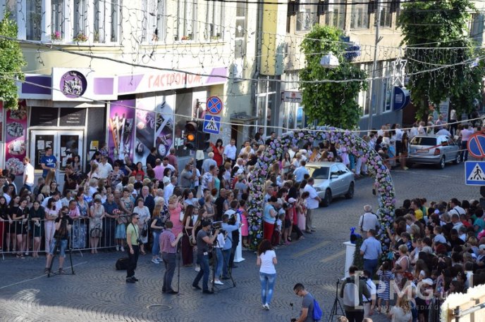 У Мукачеві стартував парад випускників – 06