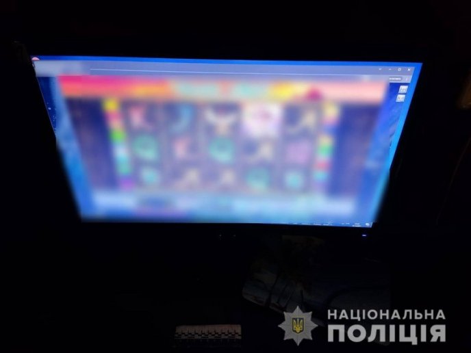 Поліція навідалась у два ігрові заклади – 07