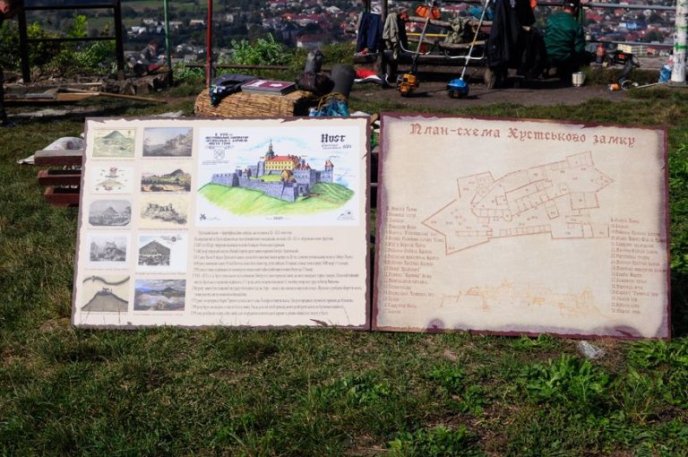 У Хустському замку з’явились інформаційні стенди – 01