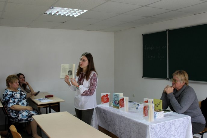 Львівська письменниця Галина Рис презентувала книги ужгородським студентам – 04