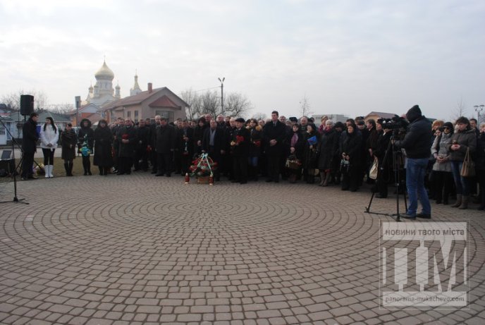 У Мукачеві вшанували річницю трагічних подій на Майдані (ФОТО) – 05