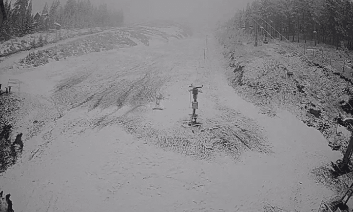 У горах вночі випав сніг – 01