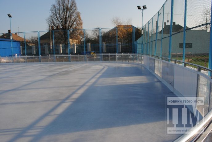 Мукачівська ковзанка вже майже готова, організатори обіцяють приємні сюрпризи (ФОТО) – 03 Мукачівська ковзанка вже майже готова, організатори обіцяють приємні сюрпризи (ФОТО) – 03