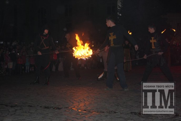 У Мукачеві відзначили День святого Мартина яскравим вогняним шоу (ФОТОРЕПОРТАЖ) – 26