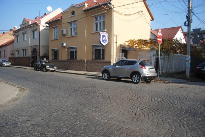 Вулицю Недецеї у Мукачеві заполонили "олені" (ФОТО) – 05 Вулицю Недецеї у Мукачеві заполонили "олені" (ФОТО) – 05