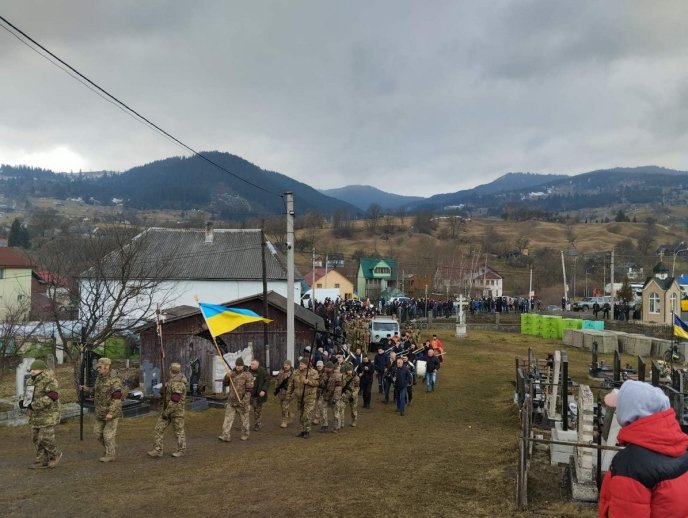 Закарпатське селище провело в останню путь полеглого Героя – 01 Закарпатське селище провело в останню путь полеглого Героя – 01