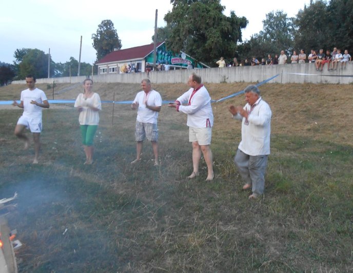 Мукачівці ходили по розпеченому вугіллю (ФОТО) – 07