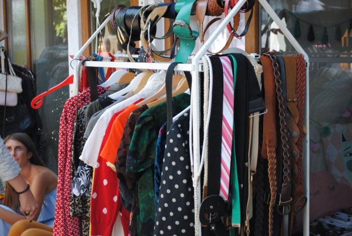 В Ужгороді проходить благодійна "Міська барахолка" – 12