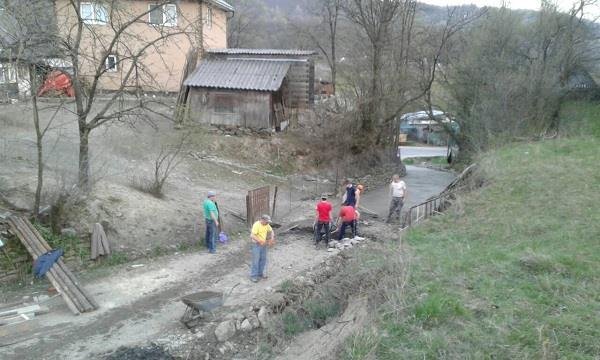 На Тячівщині місцеві мешканці самостійно розширили та забетонували частину комунальної вулиці – 05