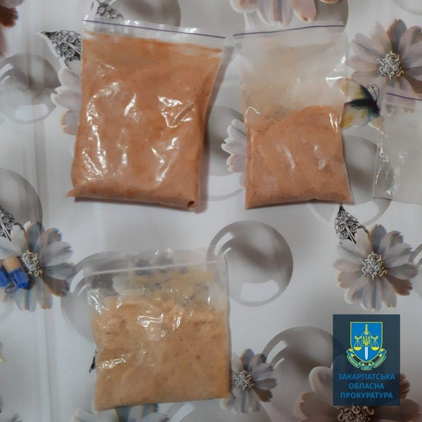 У селі на Мукачівщині чоловік збирався продавати наркотики – 03