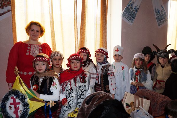 Діти з сіл Тереблянської долини колядували у Буштині – 09 Діти з сіл Тереблянської долини колядували у Буштині – 09