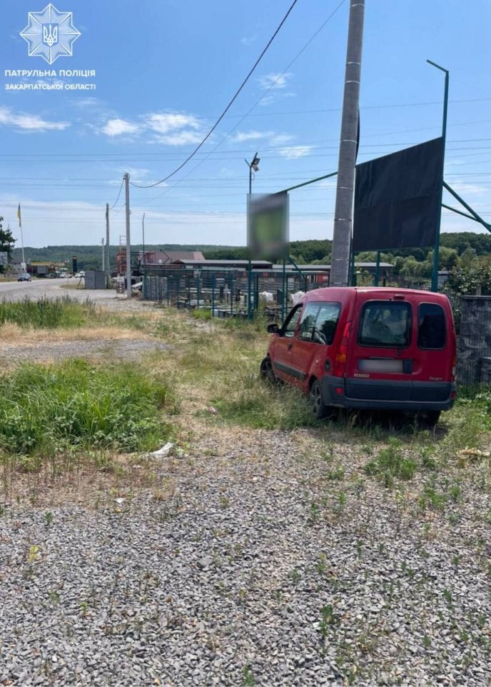 У Мукачеві авто врізалось в електроопору: водійка за кермом була напідпитку – 01 У Мукачеві авто врізалось в електроопору: водійка за кермом була напідпитку – 01