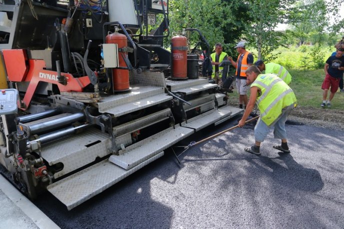 У Мукачеві завершують капремонт однієї з вулиць – 08