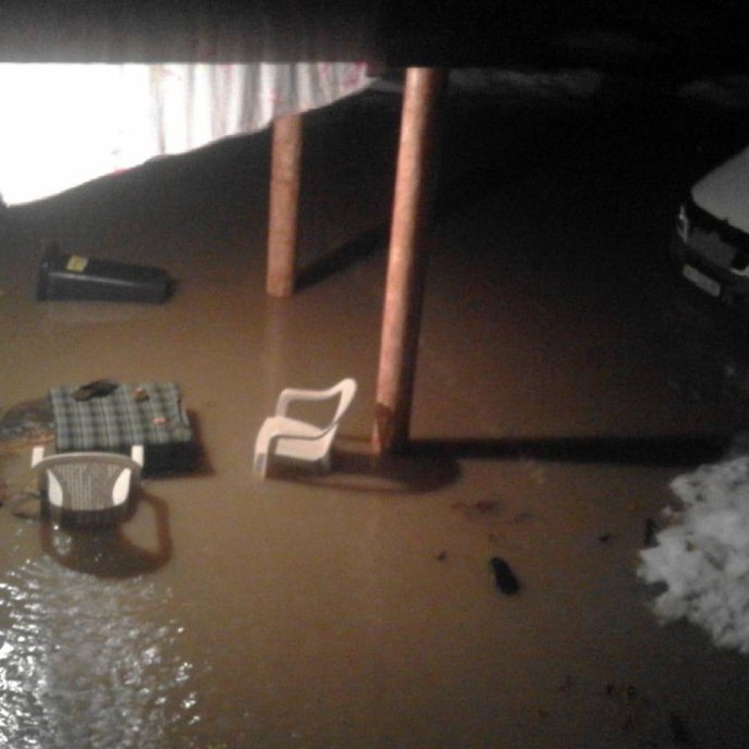 На Свалявщині велика вода підтопила оселі місцевих, люди у відчаї – 04