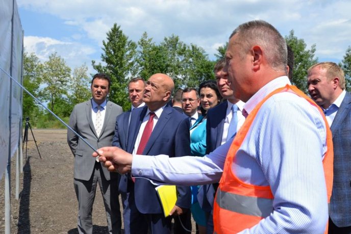 Володимир Гройсман особисто проінспектував розбудову однієї з ключових автодоріг Закарпаття – 07
