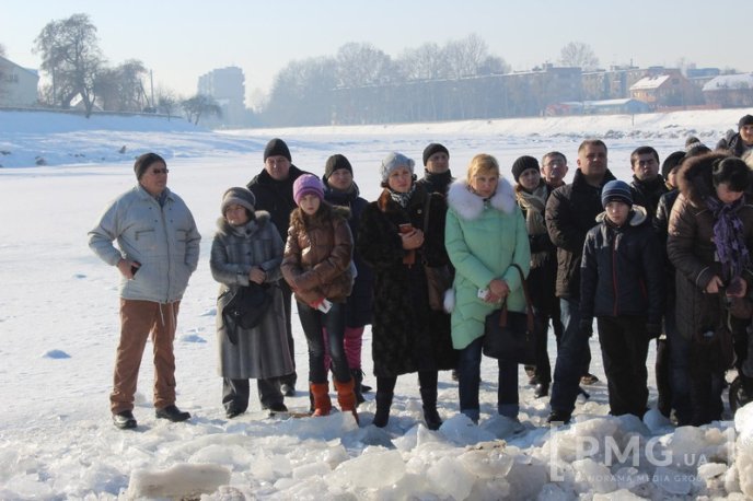 Владика Феодор освятив у Мукачеві воду в річці Латориця – 16