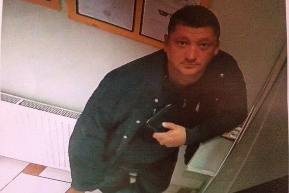 У Мукачеві двоє чоловіків збувають підроблені гроші – 03