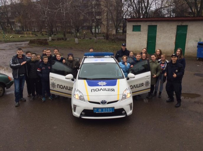 Патрульні поліцейські Ужгорода провели урок у ЗОШ №15 – 02
