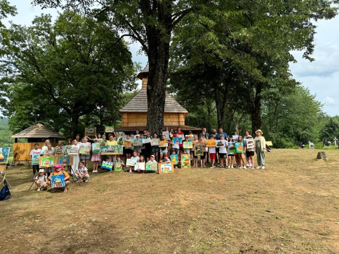 Дерев’яний храм у селі Щасливе малювали на пленері юні художники – 04
