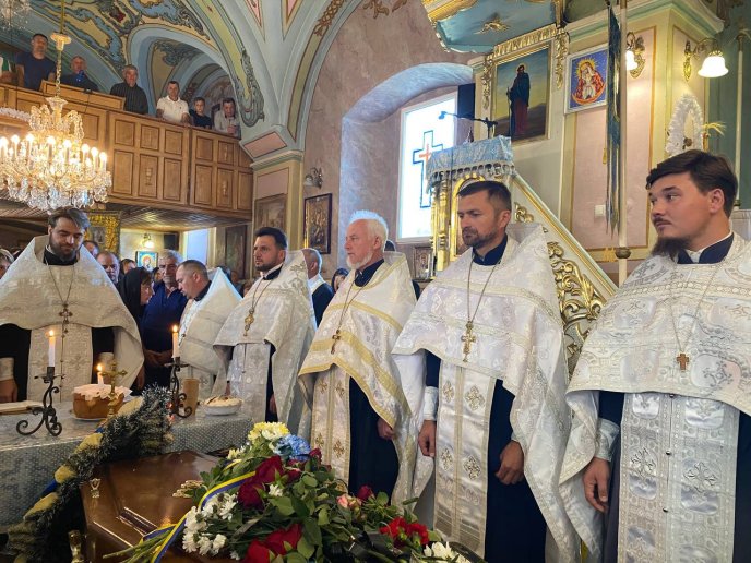 У одній із громад Закарпатської області попрощалися із Героєм – 02