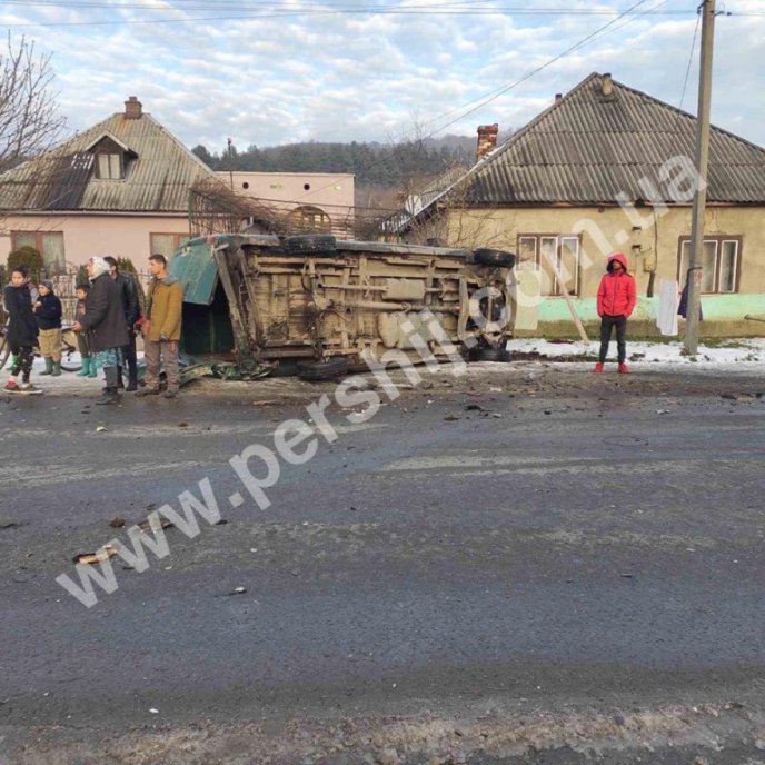 Сьогодні сталась моторошна ДТП: автівки дуже понівечені – 02