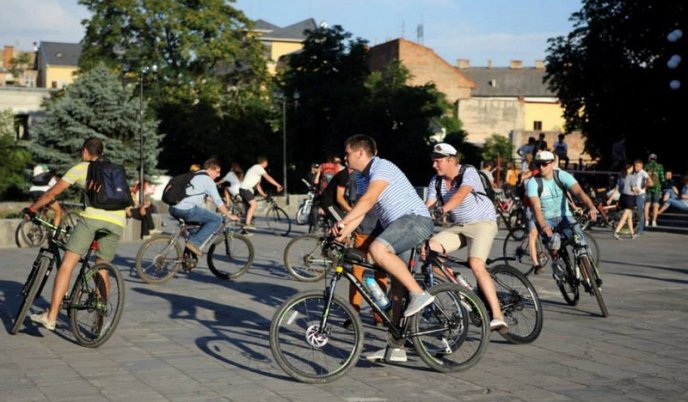 В Ужгороді пройшов вечірній заїзд велосипедистів присвячений Ужгородській регаті (ФОТО) – 06 В Ужгороді пройшов вечірній заїзд велосипедистів присвячений Ужгородській регаті (ФОТО) – 06