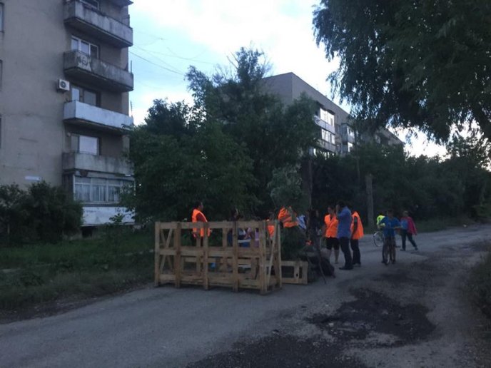 Людям увірвався терпець і вони перекрили у Берегові дорогу: названо причину – 01