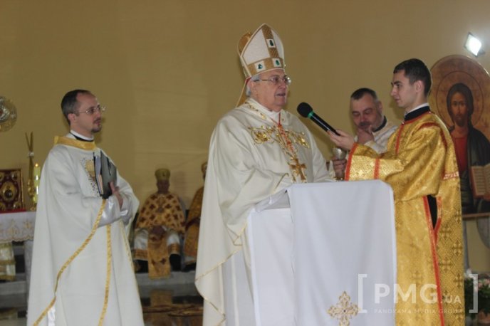 У Мукачеві архієрей з Ватикану освячує греко-католицький храм святих рівноапостольних Кирила та Мефодія – 03