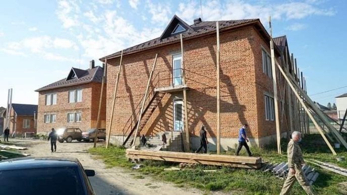 Триває будівництво середньої школи в Тернові та дитячого садка в Нижній Апші – 05