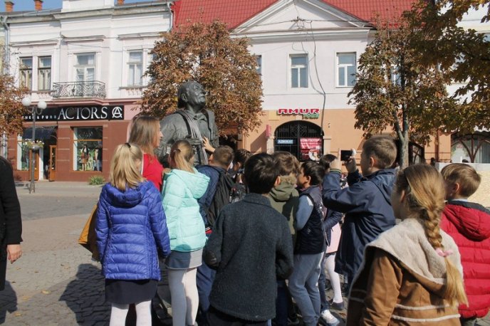 Для мукачівських школярів проводять безкоштовні екскурсії містом – 02