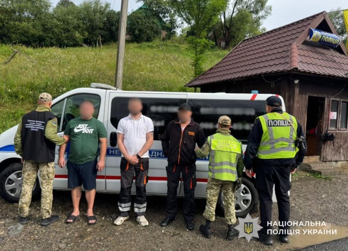 Чоловіки влаштували цілу «виставу»: що трапилось в області – 01 Машину замаскували під карету «швидкої»