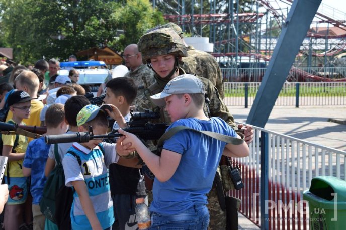 У парку "Перемоги" в Мукачеві влаштували свято для дітей – 04