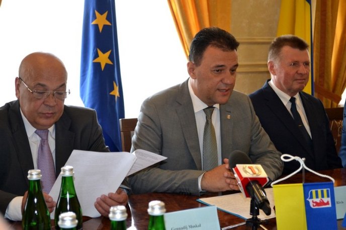 Закарпаття та Устецький край офіційно уклади договір про взаємну співпрацю – 02