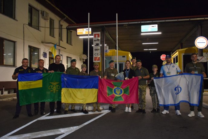 Приїхала на КПП: вночі на Закарпатті зустрічали олімпійську чемпіонку Ольгу Харлан – 05