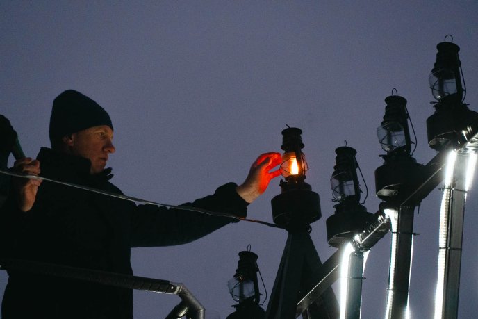 В Ужгороді урочисто запалили Менору з нагоди свята Хануки – 03