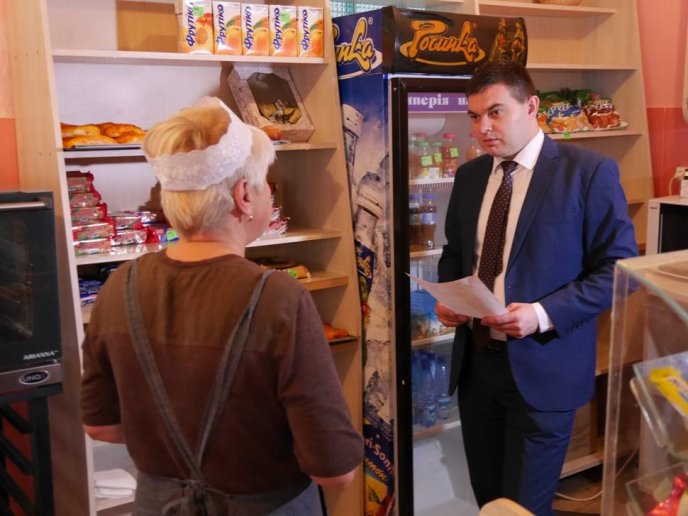 Ужгородські чиновники перевірили шкільні буфети – 12