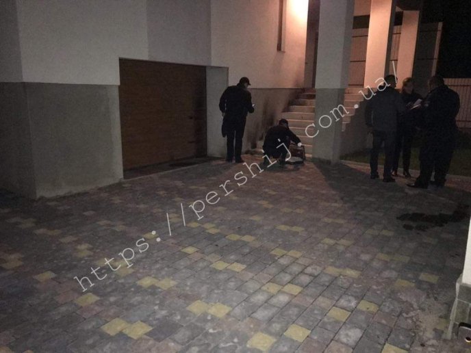 В Мукачеві невідомі підпалили будинок – 05