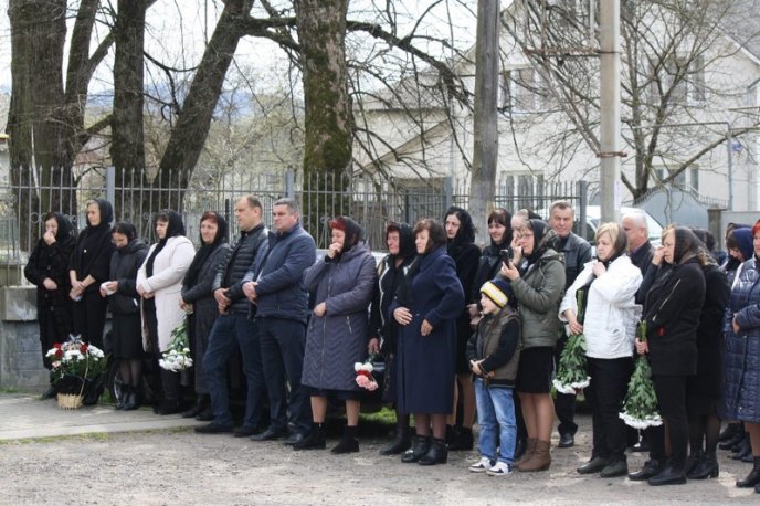 Мріяв повернутися додому з перемогою: на Закарпатті поховали ще одного Героя – 07