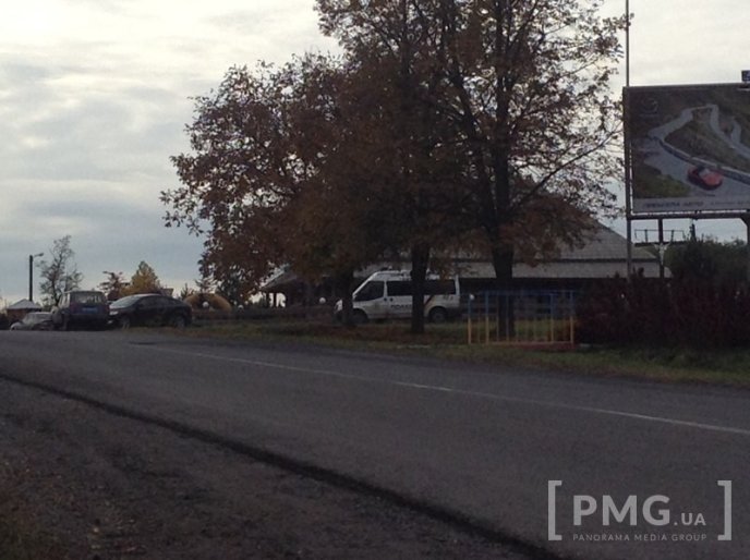 У Чинадієві біля ресторану "Козачок" обстріляли "Mercedes" місцевого жителя – 05