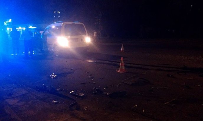 В Ужгороді дві автівки зіткнулись лоб в лоб: є поранений – 05
