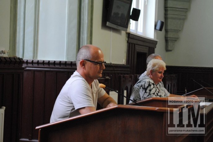 Громадська рада під викрики мукачівців та обурення чиновників обговорила стан дахів багатоквартирних будинків (ФОТО) – 07