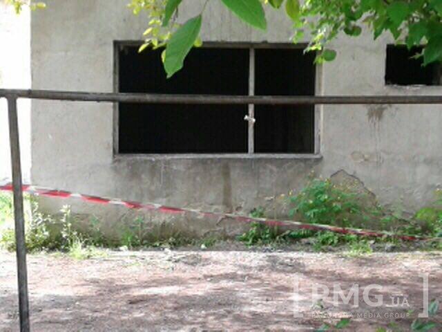 З’явились перші фото з місця жорстокого вбивства чоловіка у мікрорайоні "Росвигово" – 01 З’явились перші фото з місця жорстокого вбивства чоловіка у мікрорайоні "Росвигово" – 01