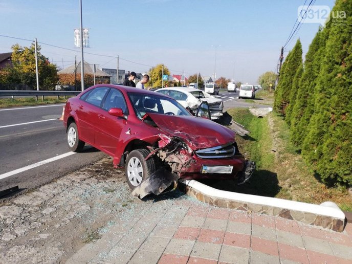 Заснув за кермом? У Барвінку трапилась аварія – 03 Заснув за кермом? У Барвінку трапилась аварія – 03