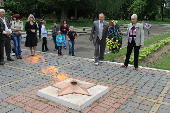 Мукачівські діти покладали квіти до вічного вогню (ФОТОРЕПОРТАЖ) – 10