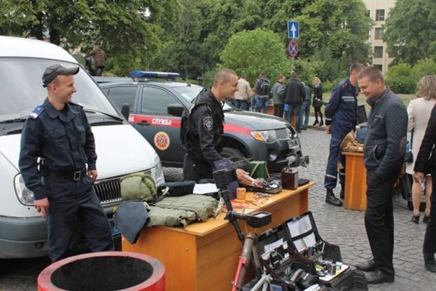 У приміщенні Закарпатської поліції облаштували блокпост – 05