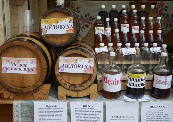 В Ужгороді відкрили фестиваль медовухи – 18