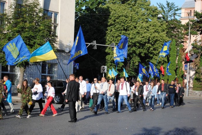 Марш націоналістів: свободівці пройшли у вишиванках вулицями Мукачева (ФОТОРЕПОРТАЖ,ВІДЕО) – 08