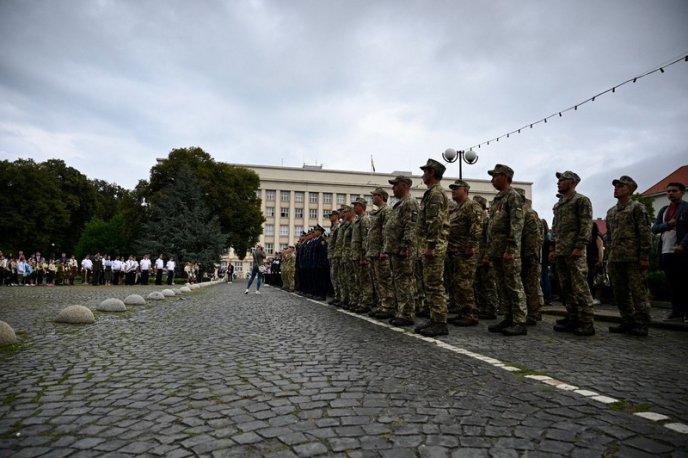 В Ужгороді провели військовий парад – 02