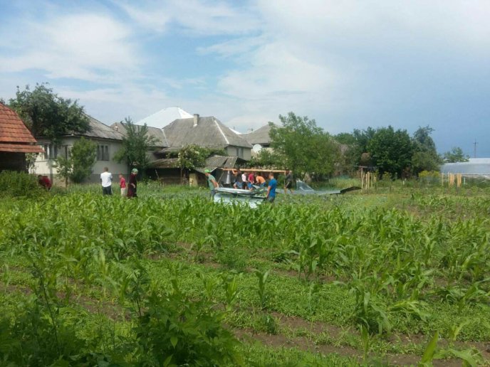 Негода на Іршавщині: сильний вітер зривав покрівлю з будинків  – 02