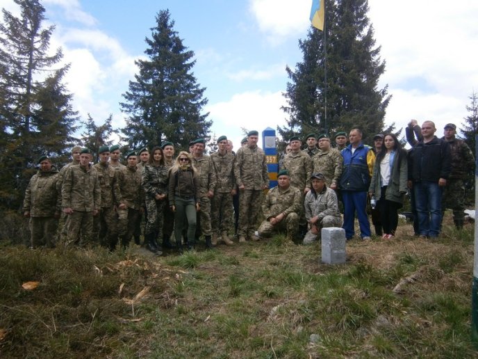 Закарпатські прикордонники заклали на горі Піп-Іван Капсулу Часу – 01